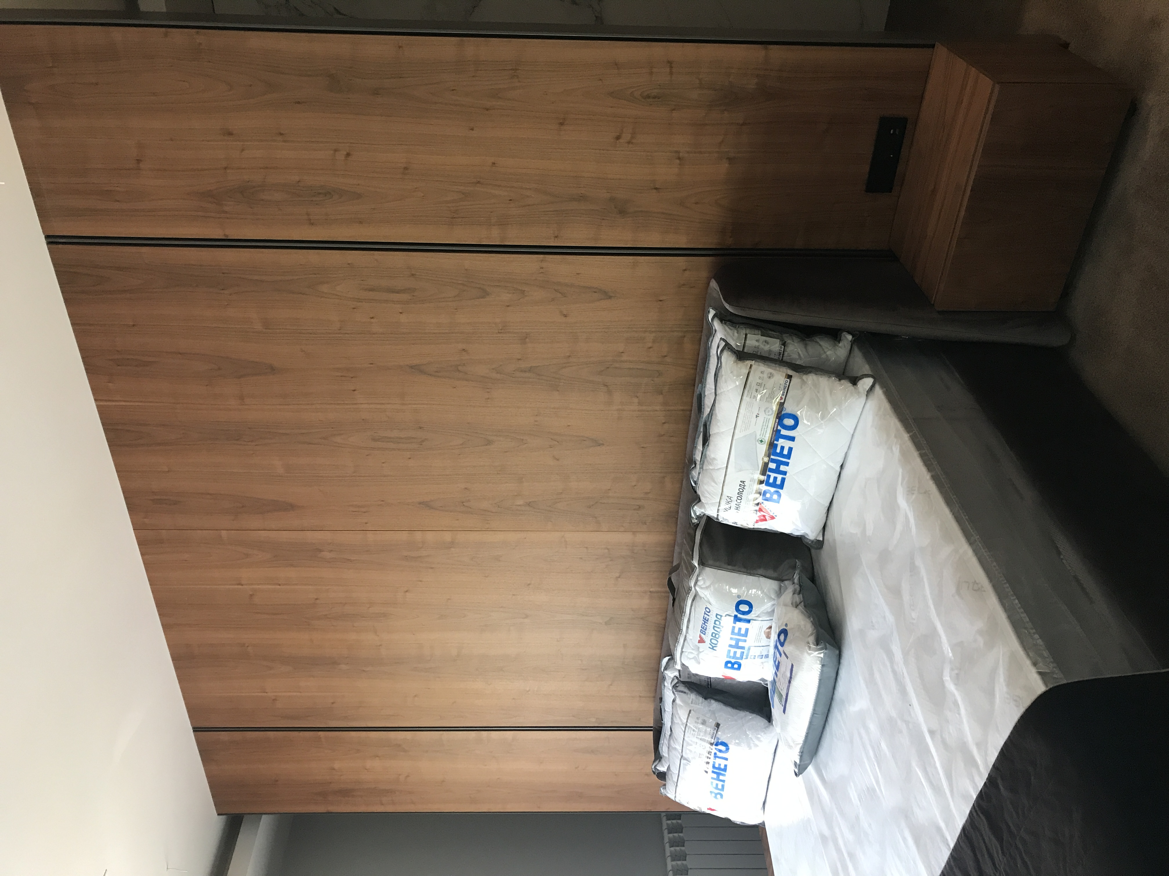 Облицювання стін декоративними панелями із ДСП та шпону