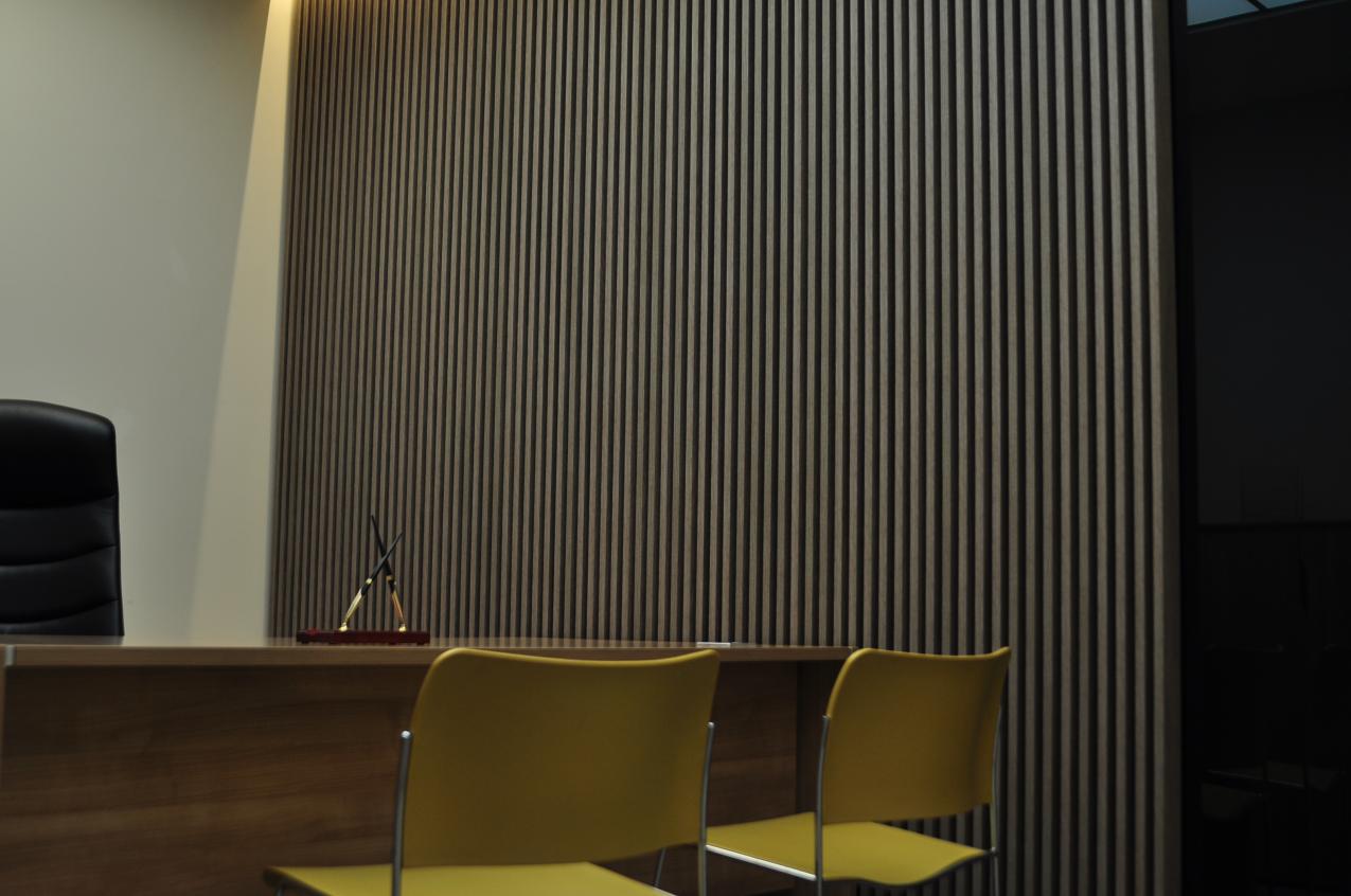 Облицювання стін декоративними панелями із ДСП та шпону