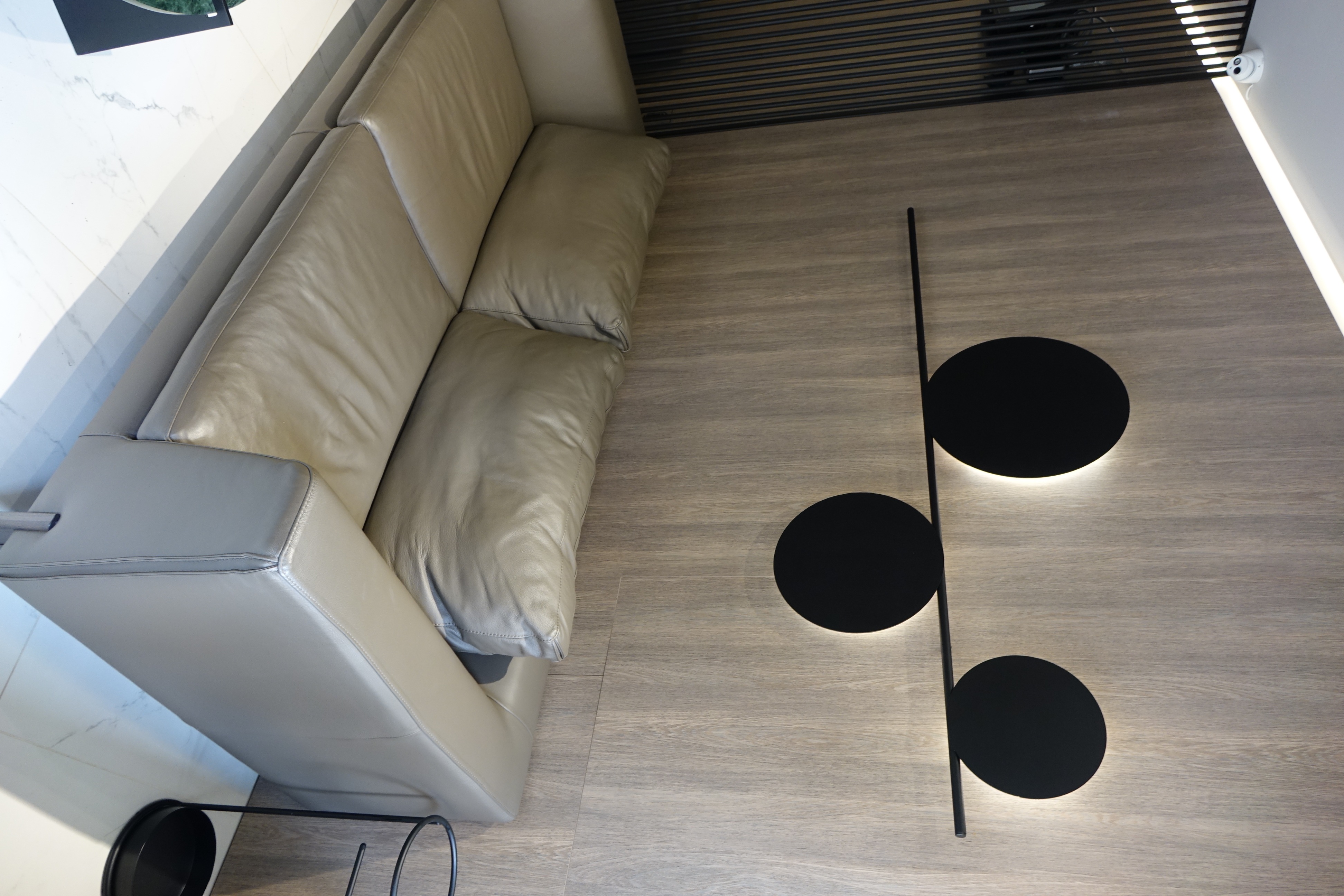 Облицювання стін декоративними панелями із ДСП та шпону