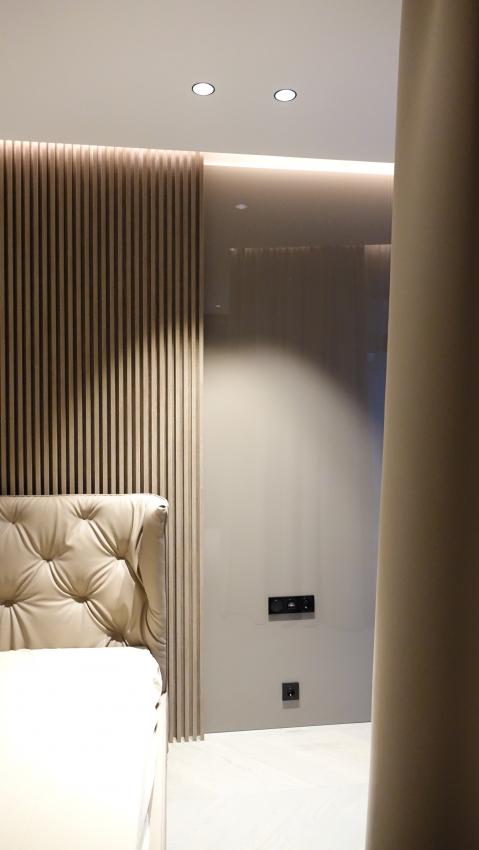 Облицювання стін склом