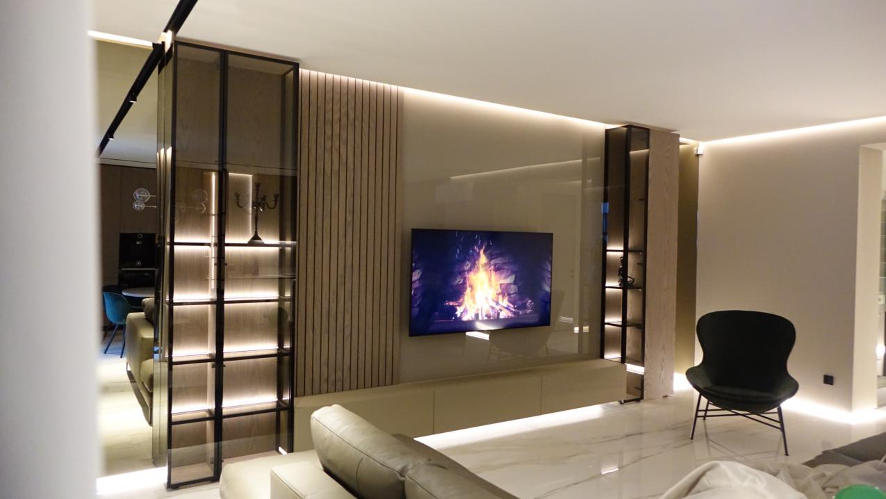 Облицювання стін склом