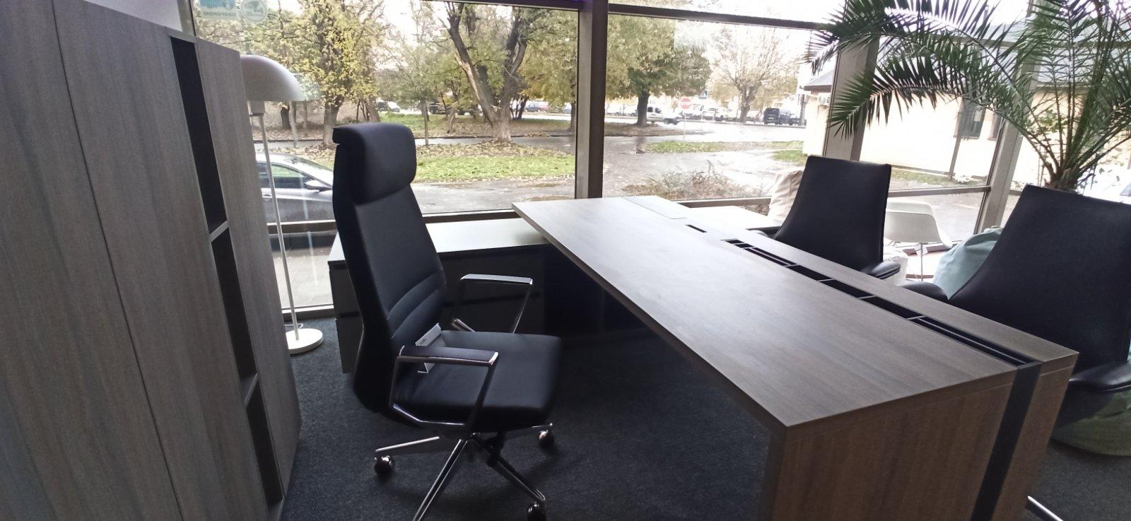 Офісна мебель